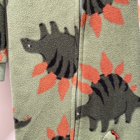 Carter’s 2 pair 2T fleece footie pajamas moose and dinosaurs excellent condition - Picture 6 of 6